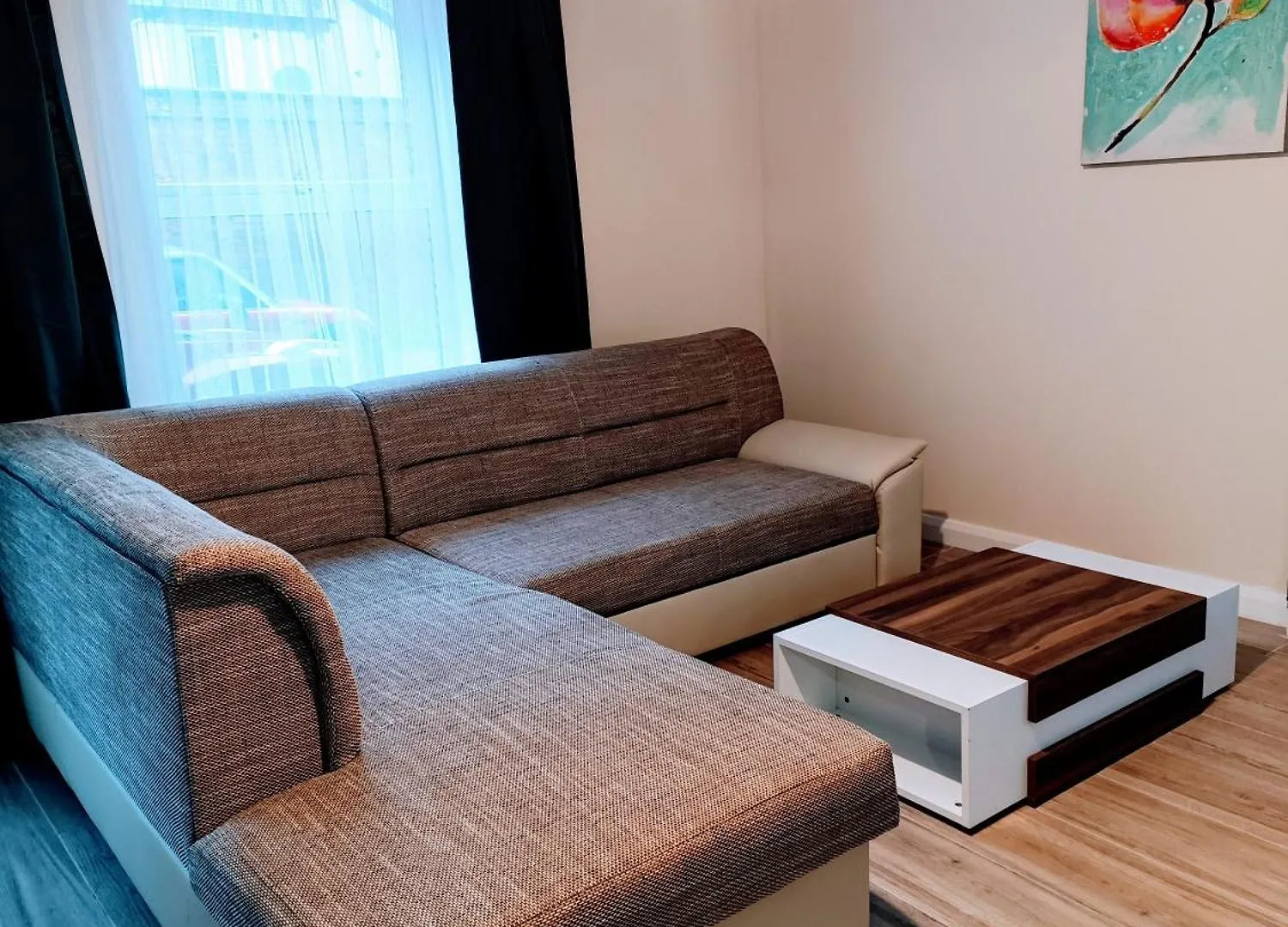 City Centre Modern Ground Floor Apartment - Free Parking - Sleeps 6 Belfast