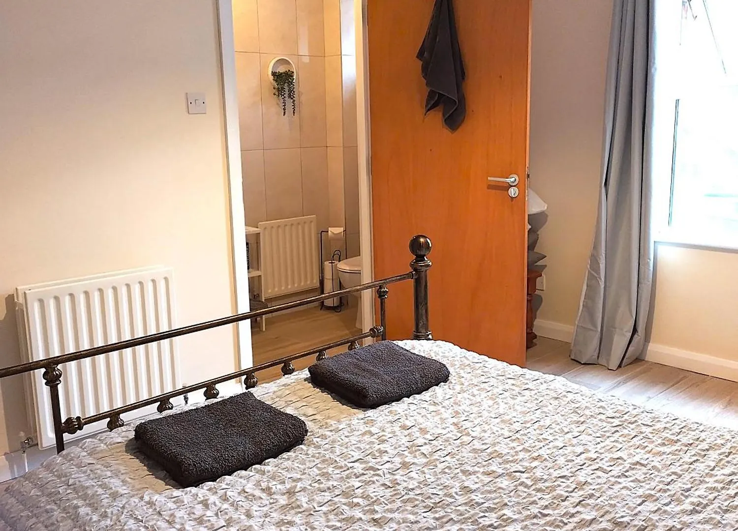 City Centre Modern Ground Floor Apartment - Free Parking - Sleeps 6 Belfast United Kingdom