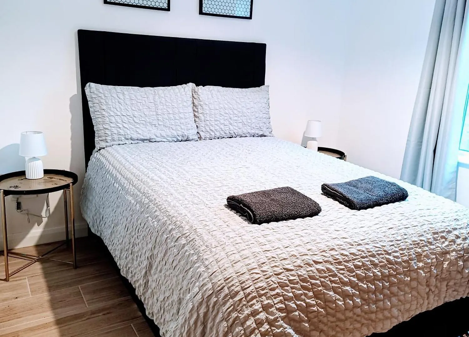 City Centre Modern Ground Floor Apartment - Free Parking - Sleeps 6 Belfast